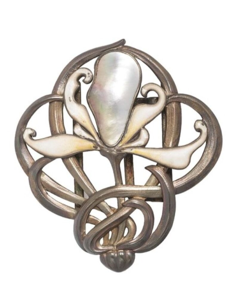 Boucle de ceinture Art Nouveau en métal et nacre signée MAD Paris vers 1900