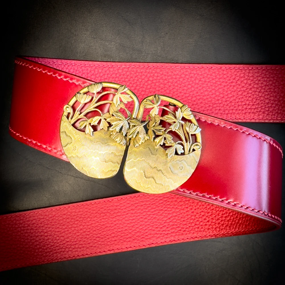 -AYAKO- Ceinture en veau lisse rouge cerise, cousue main, boucle Art Nouveau (circa 1900), pièce unique