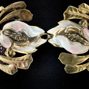 Ceinture Roxane en galuchat violet – boucle Art Nouveau Madame Royale Détail ceinture en galuchat violet boucle art nouveau ancienne femme