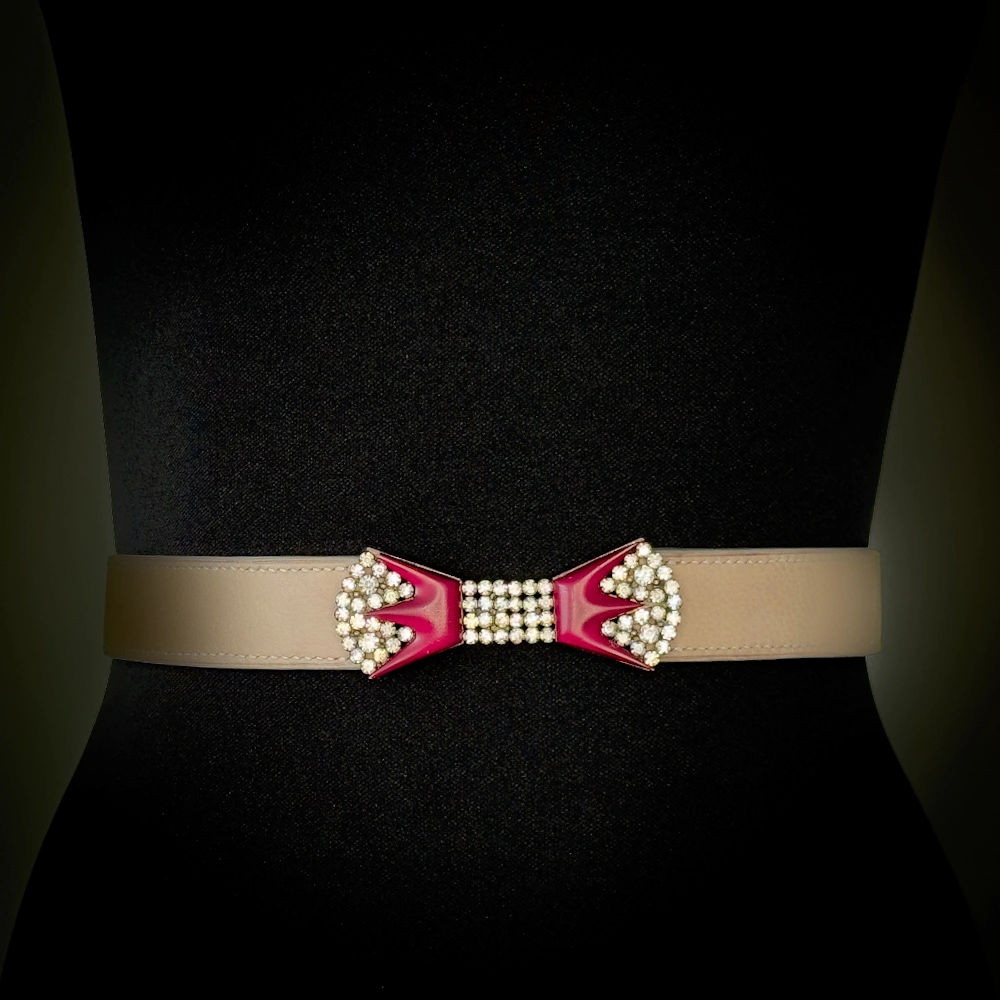 Ceinture CLAUDIA veau taupe strass papillon clairs et bakelite bordeaux Madame Royale Maroquinerie Ceinture CLAUDIA veau taupe strass papillon clairs et bakelite bordeaux Madame Royale Maroquinerie