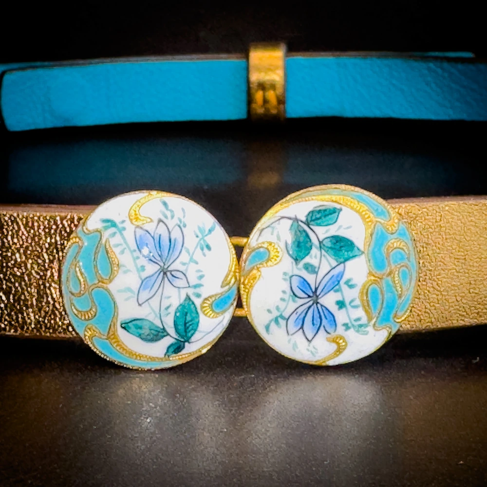 Ceinture DANAE veau doré boucle art nouveau ronde émaillee Madame Royale Maroquinerie Ceinture DANAE veau doré boucle art nouveau ronde émaillee Madame Royale Maroquinerie