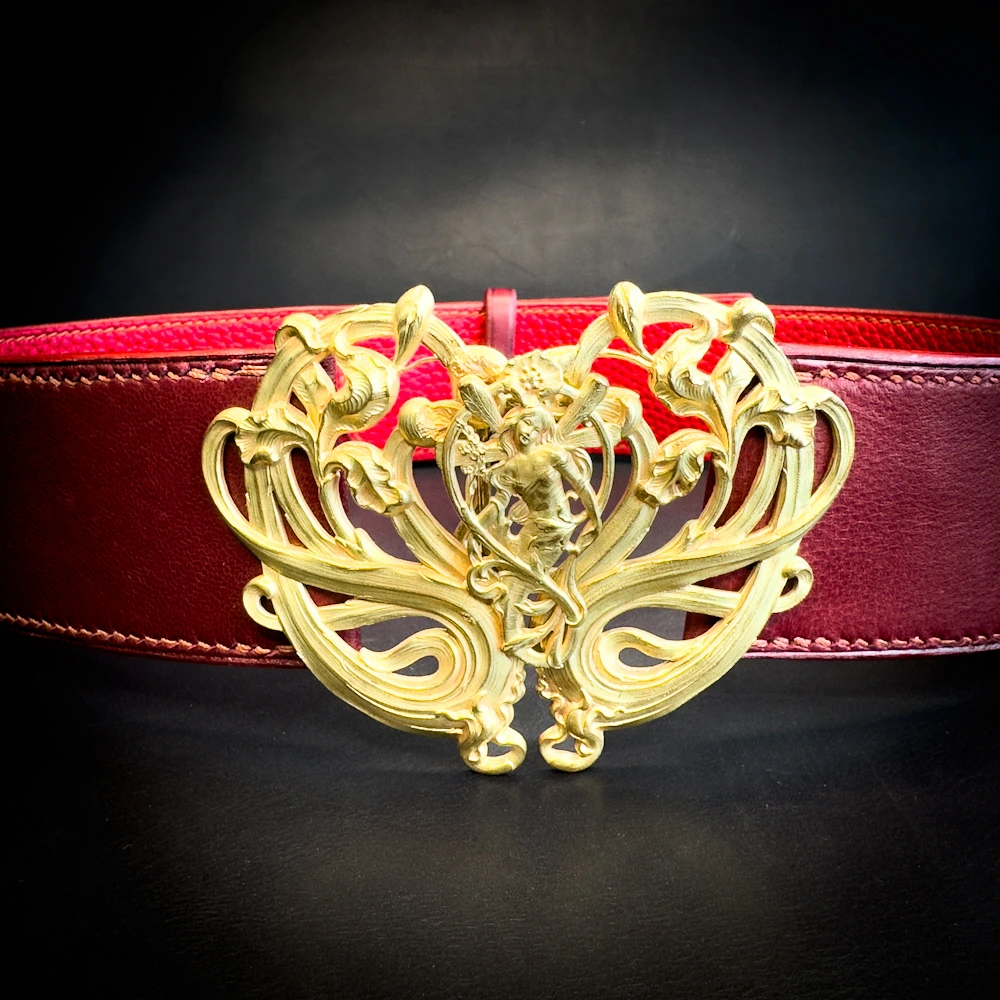 Ceinture SIBYLLE veau bourgogne boucle art nouveau laiton massif Madame Royale Maroquinerie Ceinture SIBYLLE veau bourgogne boucle art nouveau laiton massif Madame Royale Maroquinerie