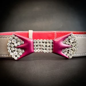Ceinture CLAUDIA veau taupe strass papillon clairs et bakelite bordeaux Madame Royale Maroquinerie Ceinture CLAUDIA veau taupe strass papillon clairs et bakelite bordeaux Madame Royale Maroquinerie
