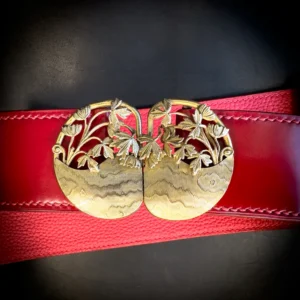 Ceinture AYAKO veau rouge cerise boucle art nouveau laiton Madame Royale Maroquinerie