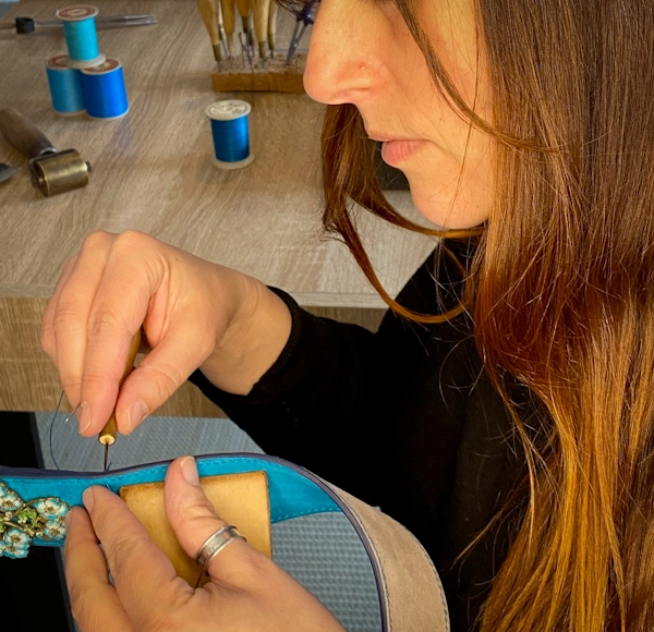 Atelier couture main au fil de lin Madame Royale Maroquinerie