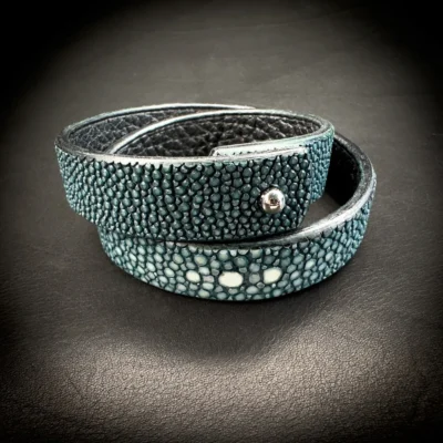 Double tour galuchat vert canard avec grandes perles centrales Madame Royale Maroquinerie