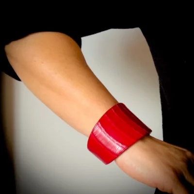 Manchette extra large alligator rouge mat Madame Royale Maroquinerie