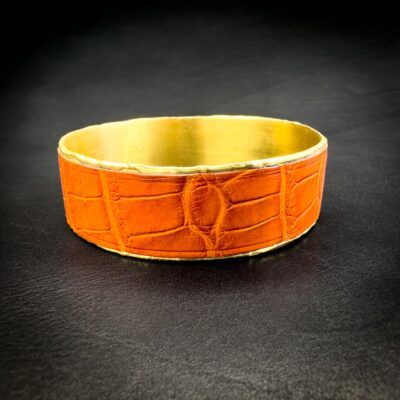 Jonc en laiton gainé d&rsquo;alligator sienne