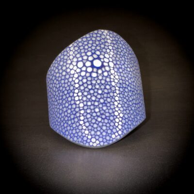 Manchette galuchat bleu Madame Royale Maroquinerie