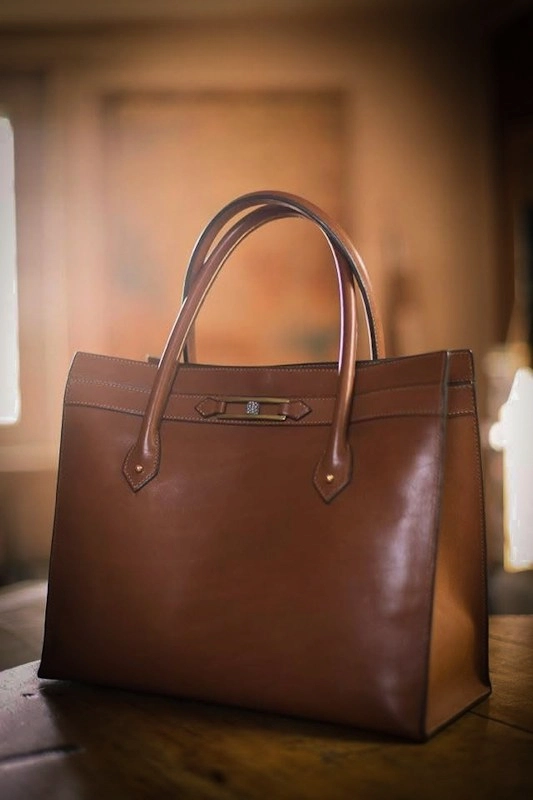 Sac en veau gold et galuchat, cousu main au fil de lin Madame Royale Sac en veau gold et galuchat, cousu main au fil de lin Madame Royale