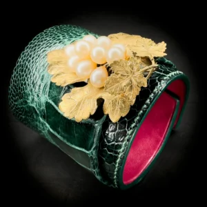 bracelet manchette cuir femme vert anglais broche ancienne perles et feuilles dorées