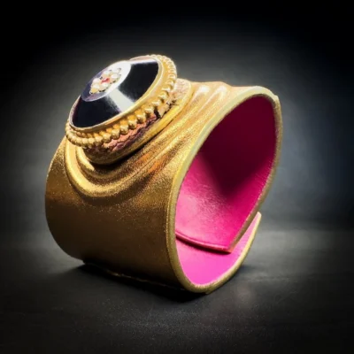 Bracelet manchette cuir femme broche ancienne Napoléon III cuir or patiné